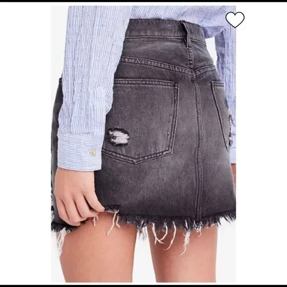 Free People RELAXED AND DESTROYED Denim Skirt NWT Size 25 - Picture 2 of 6